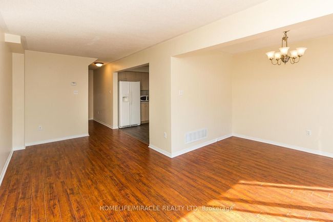 6 Sinclair Crt, Condo with 3 bedrooms, 3 bathrooms and 1 parking in Brampton ON | Image 11