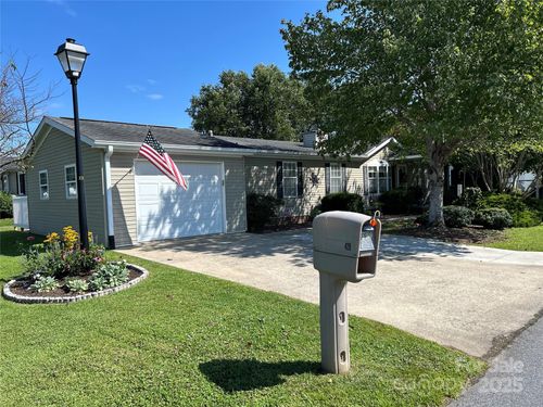 429 Riverwind Dr, Hendersonville, NC, 28739-8742 | Card Image