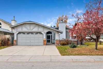 2810 Catalina Blvd Ne, House detached with 4 bedrooms, 3 bathrooms and 4 parking in Calgary AB | Image 1