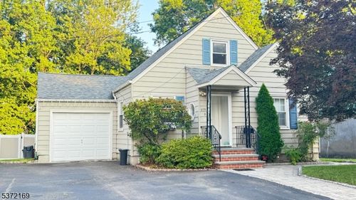 499 Mount Prospect Ave, Clifton, NJ, 07012-1304 | Card Image