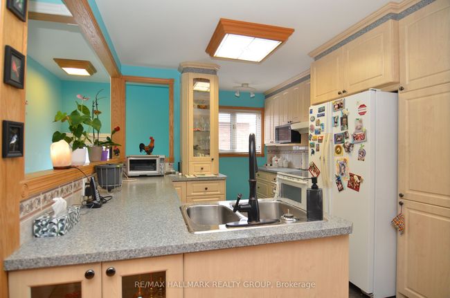 686 Cummings Ave, House attached with 3 bedrooms, 1 bathrooms and 2 parking in Ottawa ON | Image 8
