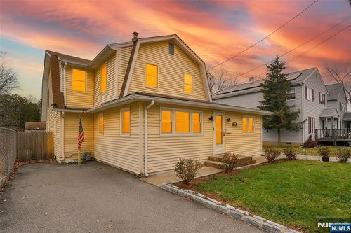 32 Grove St, Wanaque, NJ, 07465-1922 | Card Image