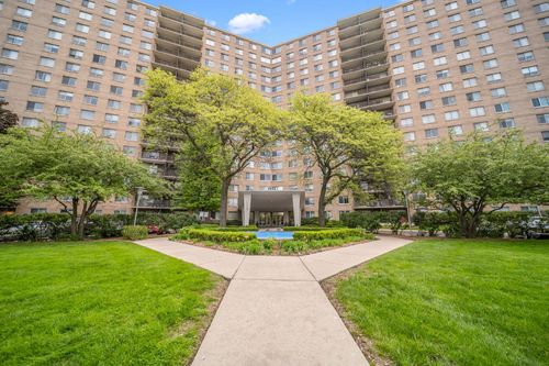 815-7033 N Kedzie Ave, Chicago, IL, 60645-2816 | Card Image