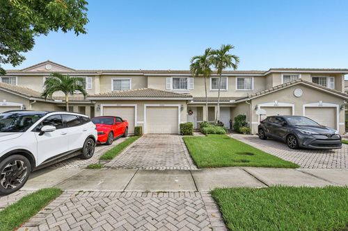 8985 Lancaster St, Tamarac, FL, 33321-4115 | Card Image