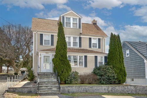 123 Webster Ave, Harrison, NY, 10528-2913 | Card Image