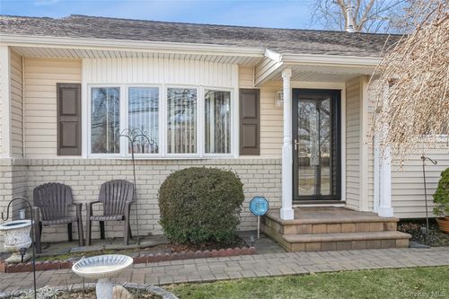 66 Craven St, Huntingtn Sta, NY, 11746-2109 | Card Image