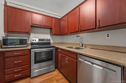 apt-3d-56 Doyer Ave, White Plains, NY, 10605-1634 | Card Image