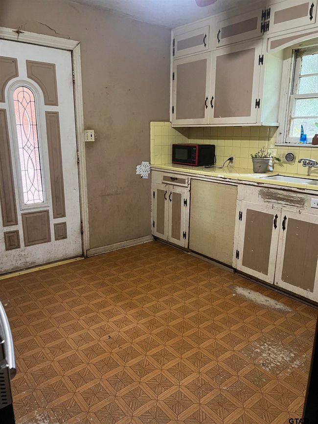 2207 Belvedere Blvd, House other with 3 bedrooms, 2 bathrooms and null parking in Tyler TX | Image 9