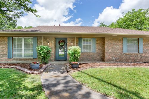1605 Oakhill Dr, Sherman, TX, 75092-3209 | Card Image
