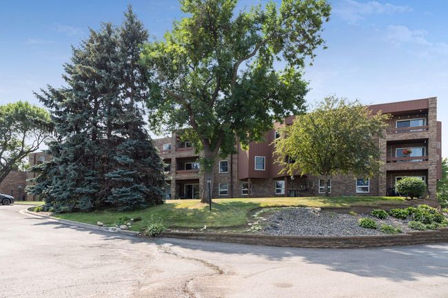 APT-306 - 2240 Midland Grove Rd, Condo with 2 bedrooms, 2 bathrooms and null parking in Roseville MN | Image 4