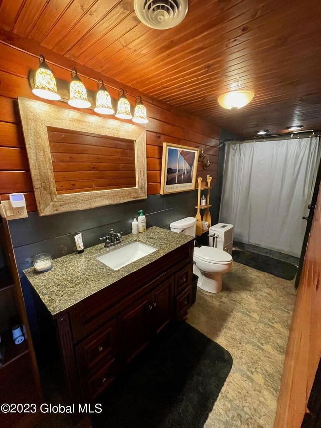 Lower level Cottage Bath. | Image 87