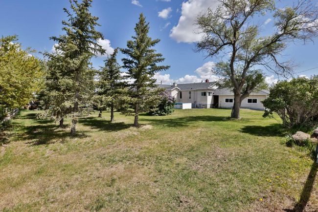 3.43 Acres, House other with 4 bedrooms, 3 bathrooms and null parking in Raymond AB | Image 9