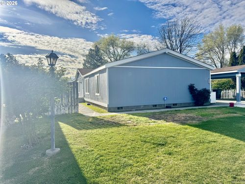 1735 Ne 3rd Pl, Hermiston, OR, 97838-1377 | Card Image