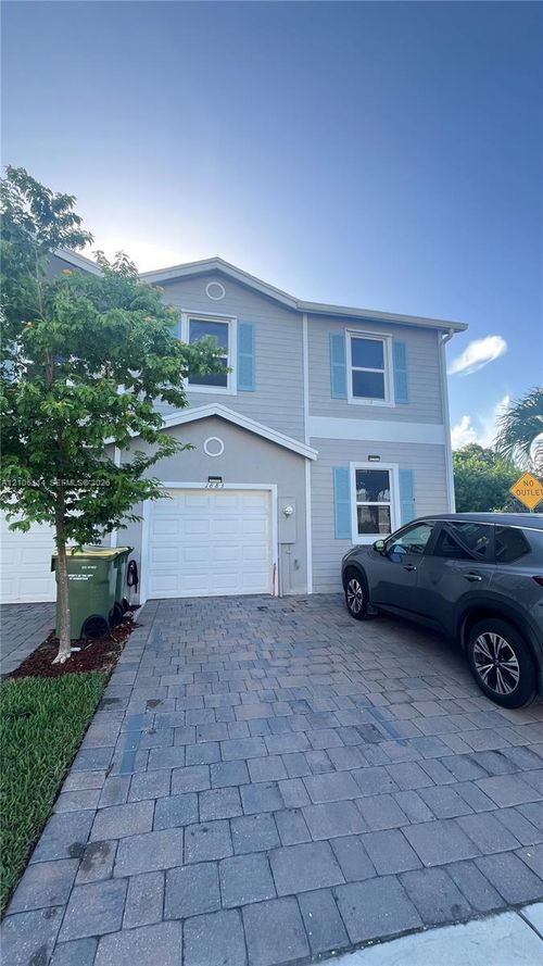 1883 Se 9th Ter, Homestead, FL, 33034-3557 | Card Image