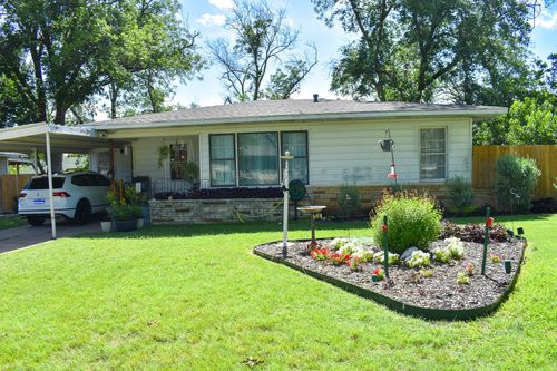 1921 S China St, Brady, TX, 76825-7309 | Card Image