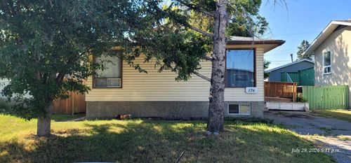 176 Penbrooke Close Se, Calgary, AB, T2A3P1 | Card Image