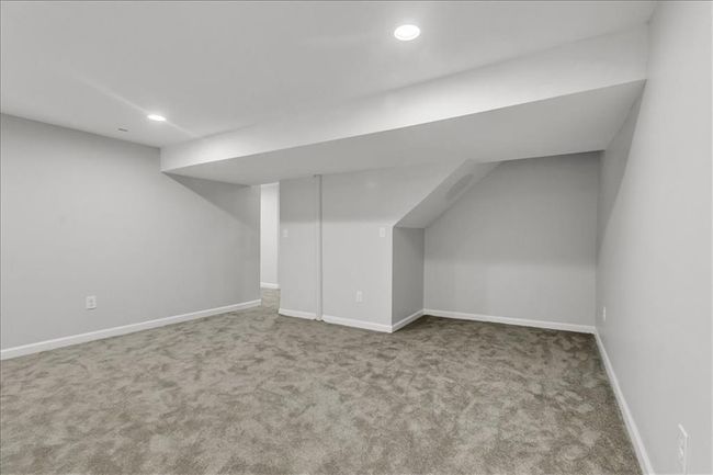 Living Room in LL | Image 32