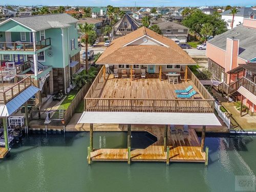 1427 Bamboo Dr, Tiki Island, TX, 77554-7114 | Card Image