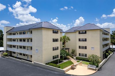 212 - 101 N Grandview Street, Condo with 3 bedrooms, 2 bathrooms and null parking in Mount Dora FL | Image 1