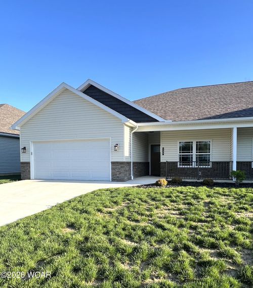 136 Chestnut Ln, Bluffton, OH, 45817-1227 | Card Image