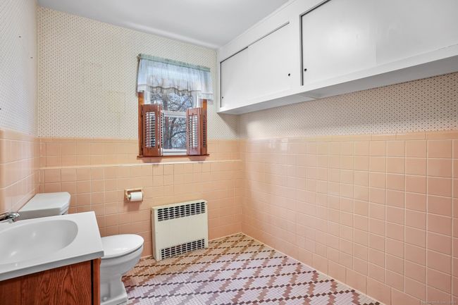 50 Poplar St, House other with 3 bedrooms, 2 bathrooms and null parking in Trumbull CT | Image 9