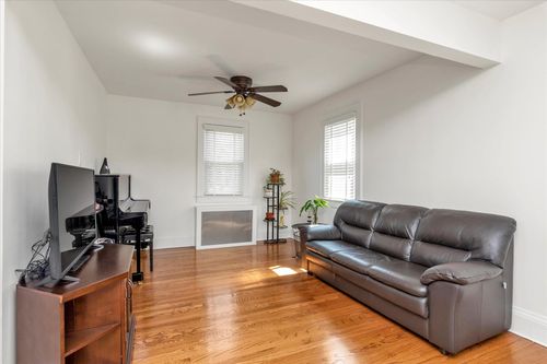 10 Post St, Glen Head, NY, 11545-1808 | Card Image