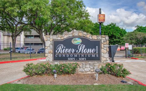 apt-24-3015 Walnut Bend Ln, Houston, TX, 77042-3311 | Card Image