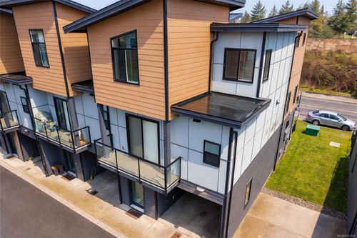 118-687 Strandlund Ave, Victoria, BC, V9B3G2 | Card Image