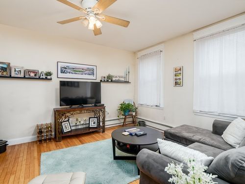 1-546 E 8th St, Boston, MA, 02127-4133 | Card Image