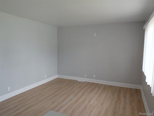 1470 Elias St, Westland, MI, 48186-4919 | Card Image