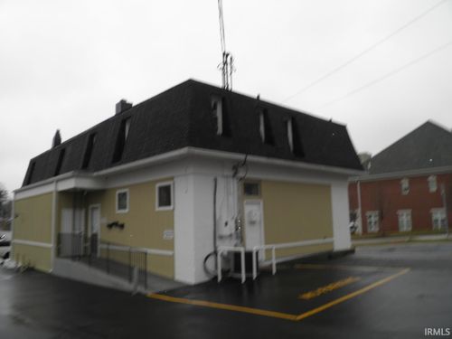 2w-420 1/2 W 2nd St, Bloomington, IN, 47403-2414 | Card Image