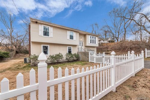 46 Craven St, Huntingtn Sta, NY, 11746-2108 | Card Image