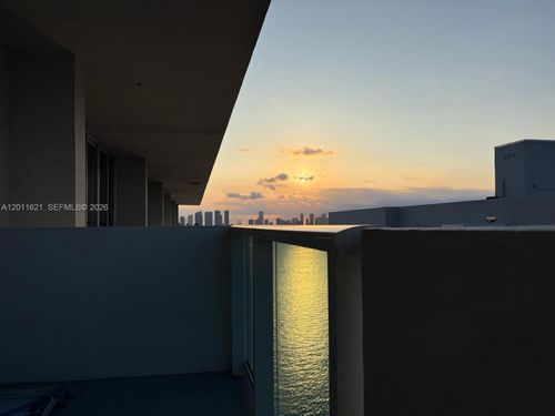 ph22-1200 West Ave, Miami Beach, FL, 33139-4377 | Card Image