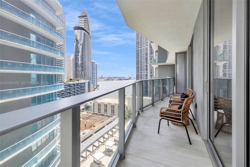 2006-77 Se 5th St, Miami, FL, 33131-2507 | Card Image