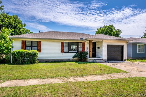 631 W 20th St, Ada, OK, 74820-8005 | Card Image