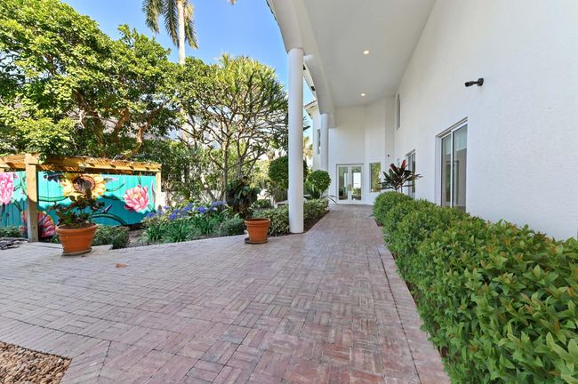 200 N Lake Dr, House other with 5 bedrooms, 5 bathrooms and null parking in Lantana FL | Image 6