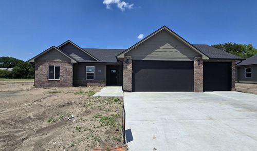 1102 Se 8th St, Newton, KS, 67114-7523 | Card Image