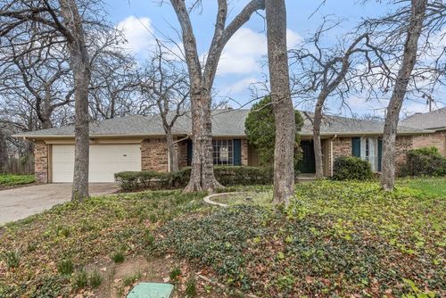 2805 Oak Valley Dr, Arlington, TX, 76016-1735 | Card Image
