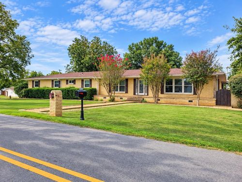 110 Graham Ave, Tuscumbia, AL, 35674-3311 | Card Image