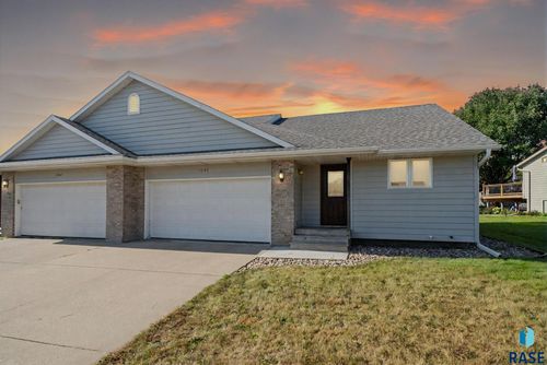 1205 E 61st St, Sioux Falls, SD, 57108-4725 | Card Image