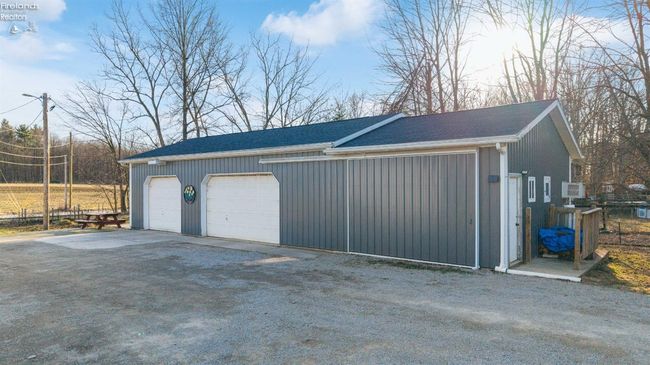 12255 Williams Rd, House other with 5 bedrooms, 2 bathrooms and 3 parking in Homerville OH | Image 4