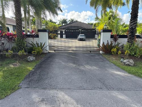 1-15900 Sw 54th Pl, Davie, FL, 33331-3381 | Card Image