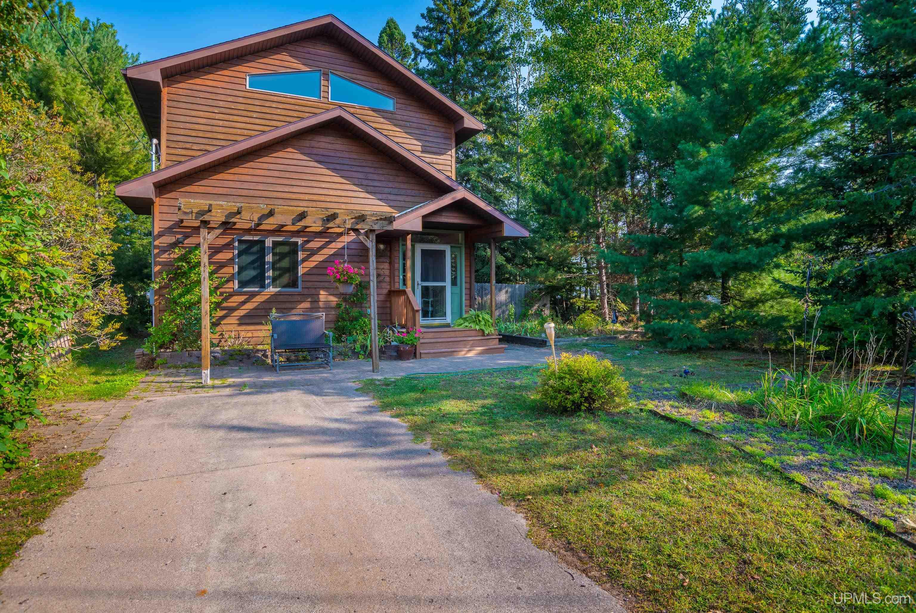 Lakewood Ln, Marquette, MI 49855