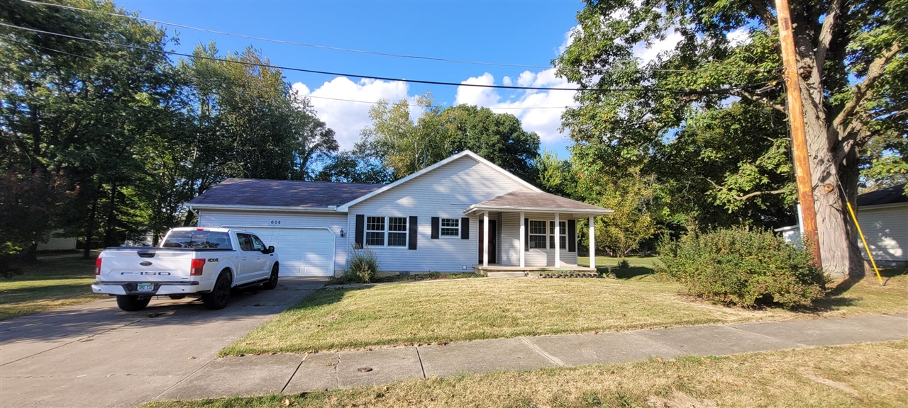 Bellevue St, Leslie, MI 49251