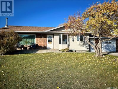 409 4 Th St, House other with 4 bedrooms, 2 bathrooms and null parking in Langenburg SK | Image 2