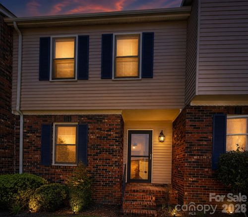 46-2705 N Center St, Hickory, NC, 28601-1345 | Card Image