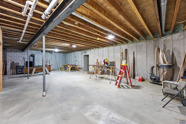 6010 Sw Douglas Rd, House other with 3 bedrooms, 3 bathrooms and null parking in Topeka KS | Image 35