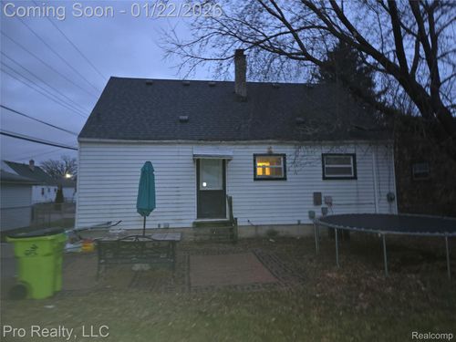 29295 Hillview St, Roseville, MI, 48066-2051 | Card Image