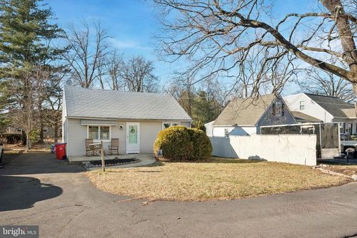 420 Fir St, Warminster, PA, 18974-4752 | Card Image