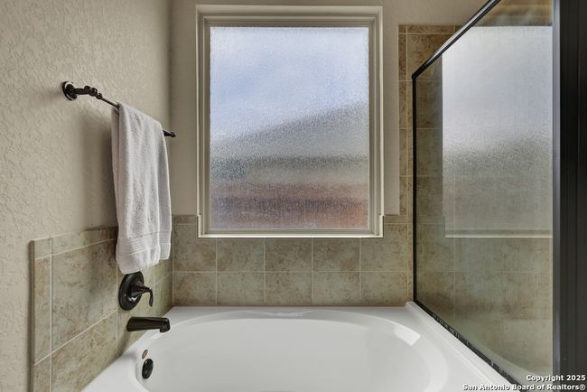 2330 Broken Wheel Ln, House other with 4 bedrooms, 4 bathrooms and null parking in New Braunfels TX | Image 22